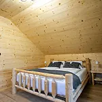 Pod Strazovom Chalet *