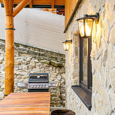 Pod Strazovom Шале